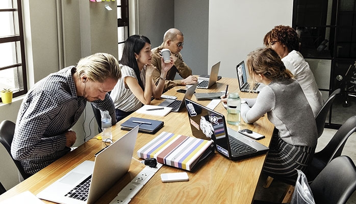 Existence d’un contrat de travail : la nécessaire recherche des conditions de fait dans lesquelles est exercée l’activité des travailleurs